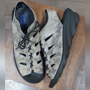 Wolky Arena Amalia Leather sandals